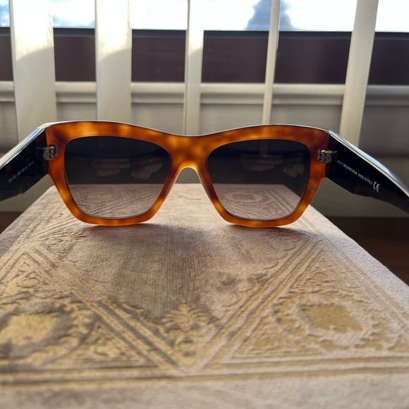 Balenciaga sunglasses - Picture 8 of 9